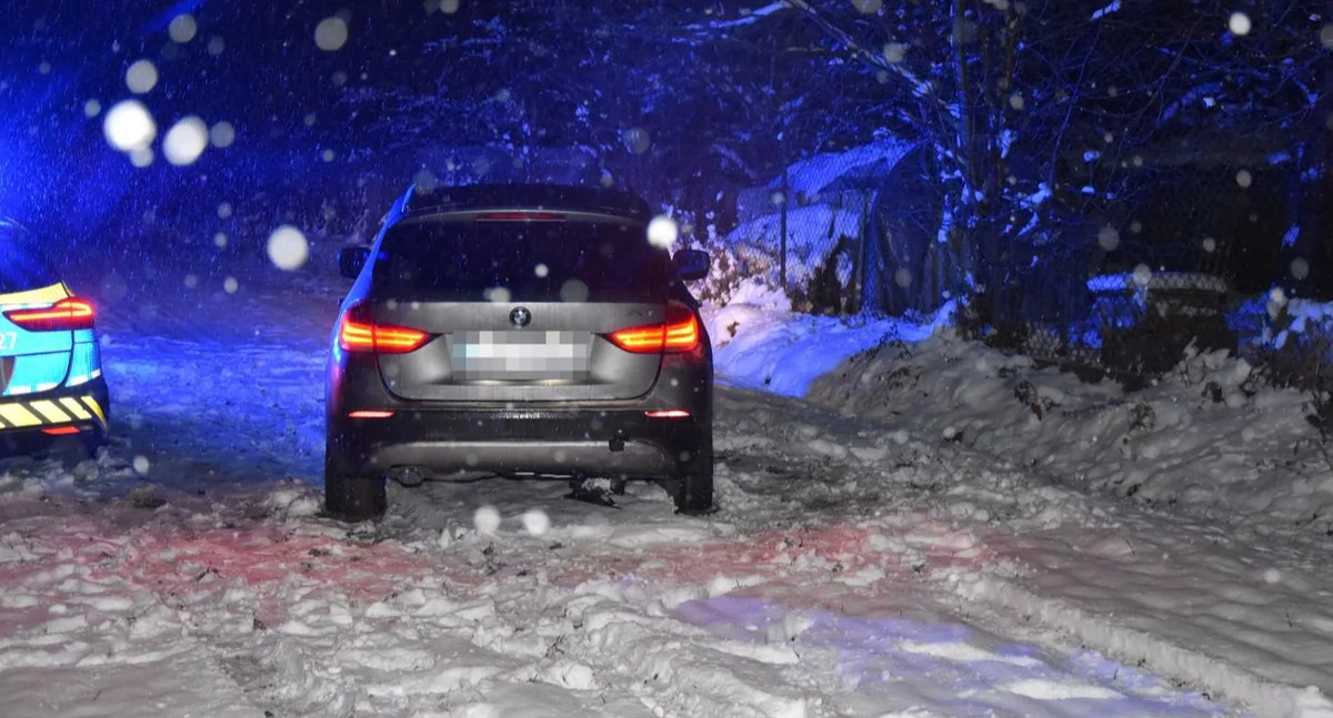 W samochodzie wiózł dzieci. Uciekał przed policjantami na ekspresówce