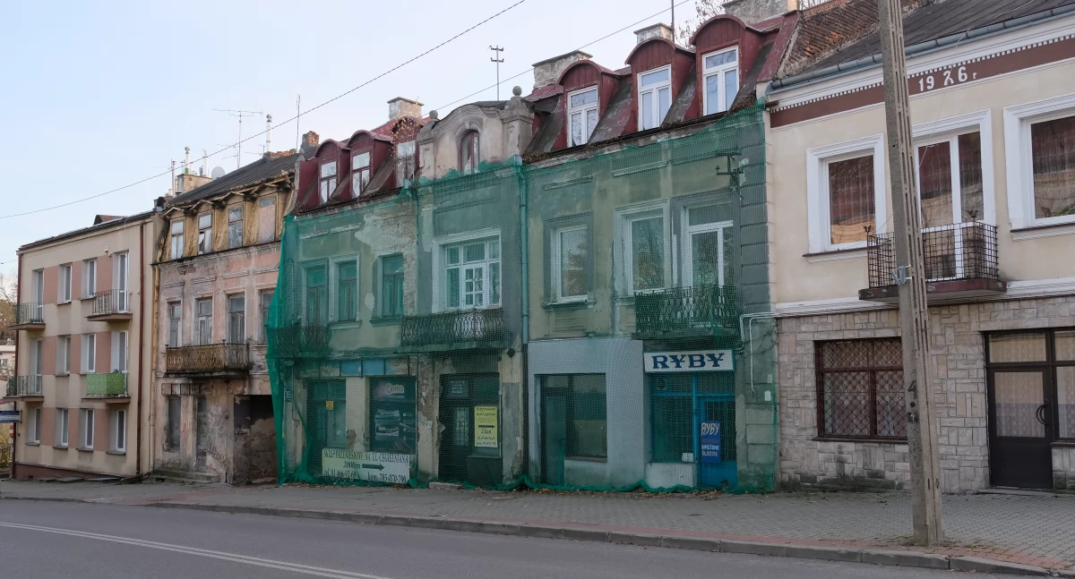 Kamienica w kiepskim stanie.  Może znajdzie się prywatny inwestor?