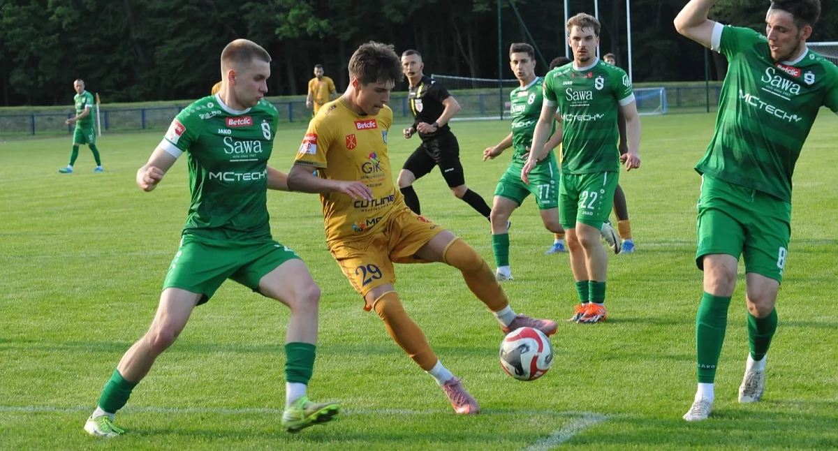 Stal Kraśnik nadal w grze o utrzymanie. Pewna wygrana ze Świdniczanką