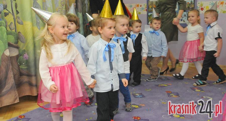 Maluchy z Przedszkola Miejskiego nr 2 pasowane na przedszkolaków. FOTO