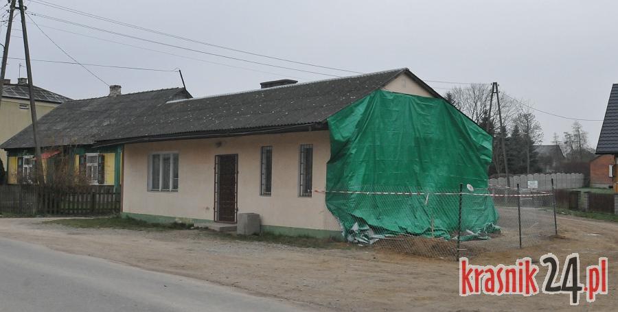  Księżomierz. Budynek uszkodzony przez samochód prawdopodobnie do rozbiórki