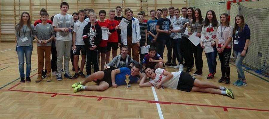 Liśnik Duży. Gimnazjalistki zorganizowały I Charytatywny Mikołajkowy Turniej Sportowy