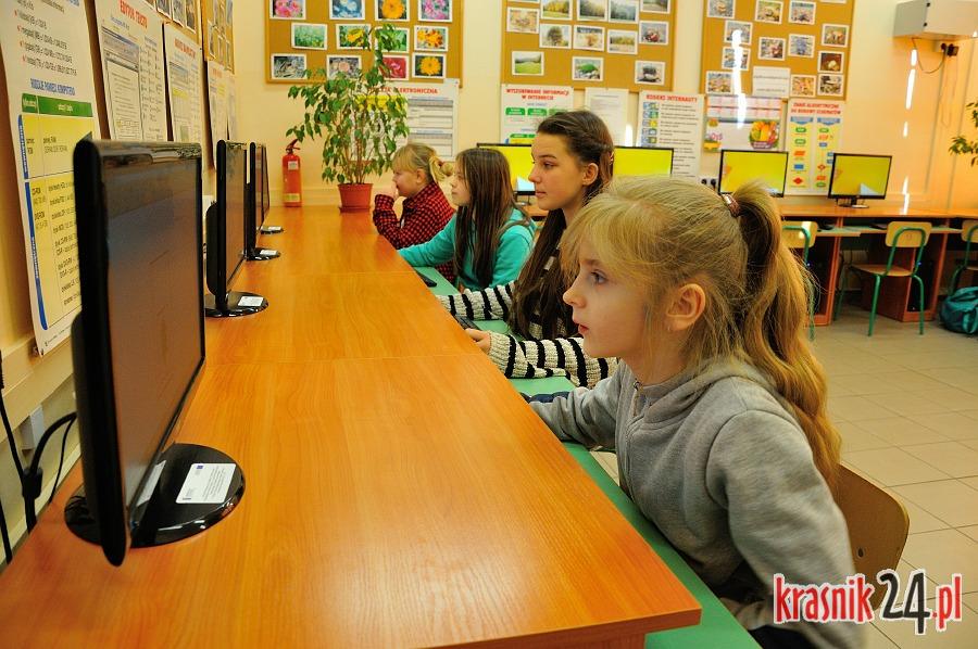 100 nowych komputerów w szkołach