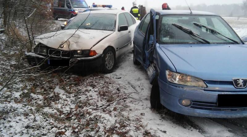krasnik112.pl: Zderzenie dwóch aut w miejscowości Krzywie