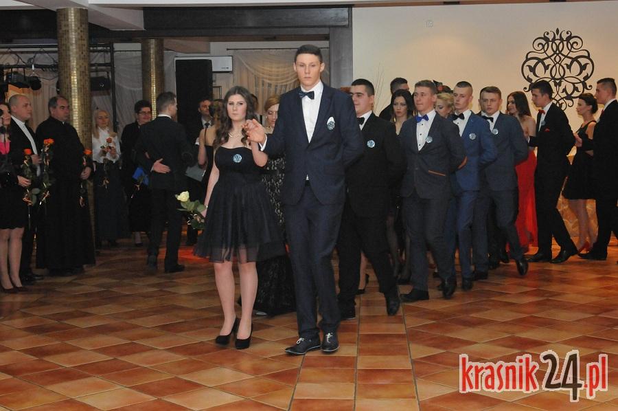 Studniówka maturzystów z ZS w Wólce Gościeradowskiej - polonez