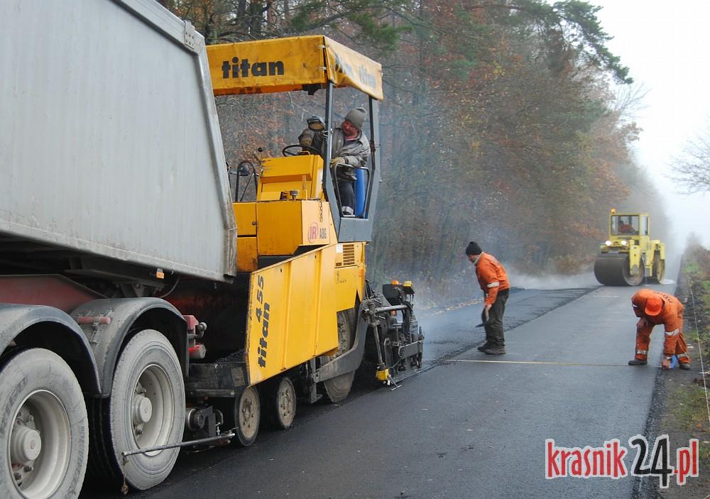 Duża szansa na dotację na modernizację powiatowej drogi w gminach Zakrzówek i Szastarka