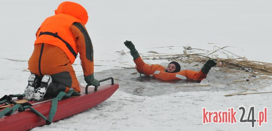 Ćwiczenia z ratownictwa lodowego na Zalewie Kraśnickim. Foto, Wideo