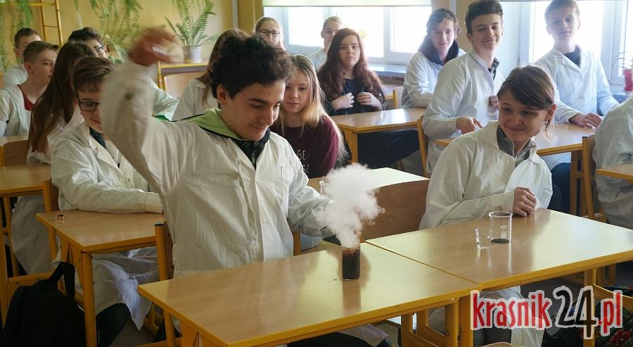 Uczniowie Publicznego Gimnazjum nr 1 i Szkoły Społecznej poznali magię nauki