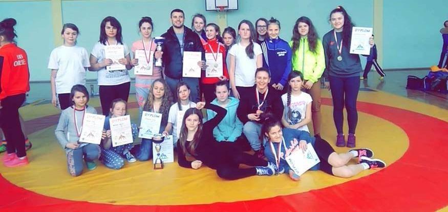 6 zapaśniczek z powiatu kraśnickiego z tytułami mistrzyń województwa lubelskiego