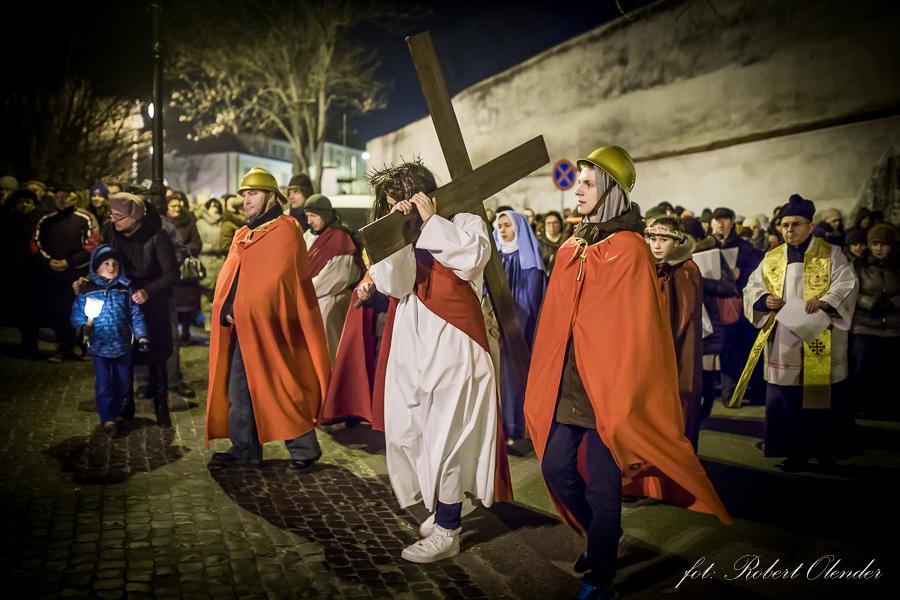 Droga krzyżowa po ulicach starego Kraśnika. FOTO