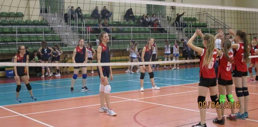 Kinder + Sport 2016: Udany dziewcząt i chłopców w zawodach eliminacyjnych minisiatkówki
