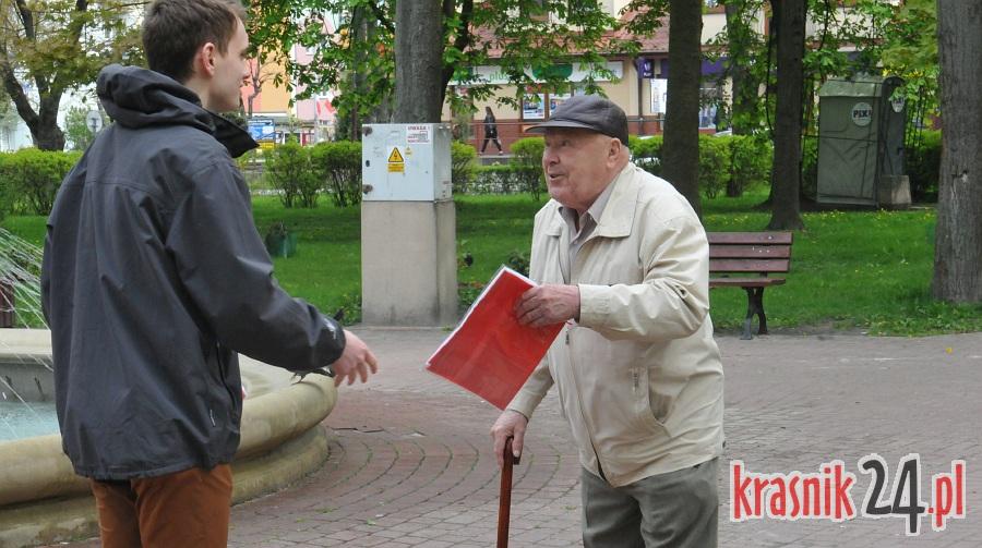 150 biało-czerwonych flag trafiło w ręce kraśniczan