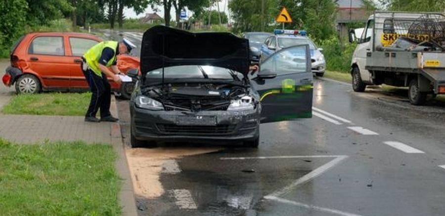 Urzędów. Mały karambol z udziałem 4 samochodów