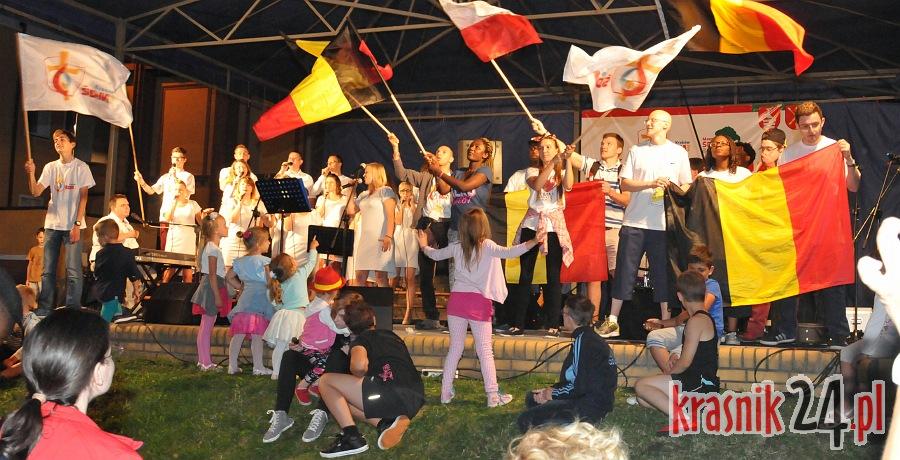 Kraśniczanie i młodzi Belgowie wspólnie modlili się poprzez śpiew i taniec. Foto, Wideo
