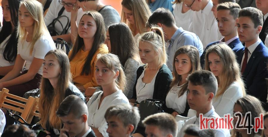 Powiatowe szkoły oficjalnie zainaugurowały nowy rok szkolny. Foto