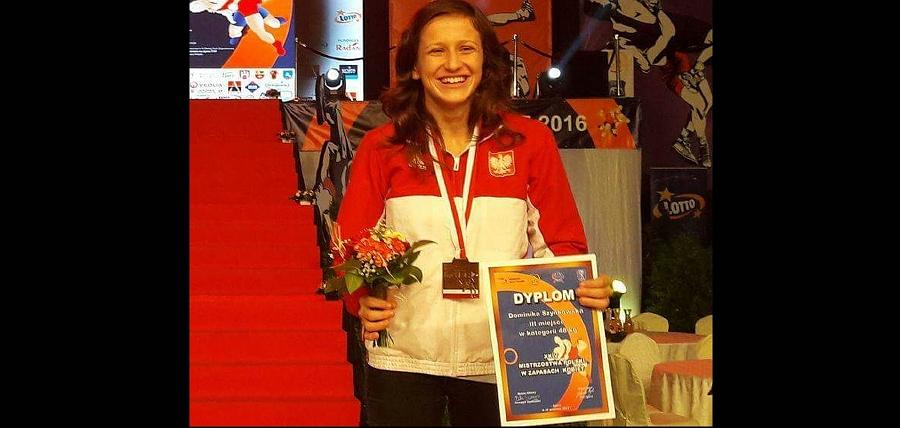 Dominika Szynkowska na podium MP Seniorek w Zapasach