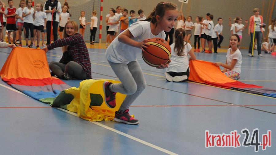 Dzieci z klas I-III z Dwójki i ich rodzice rywalizowali w zawodach sportowych