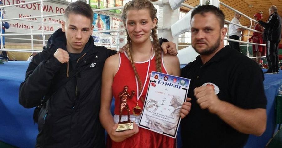 Boks. Gabriela Ryłło (PKS Za Bramą) z Pucharem Polski Kadetek. Wideo