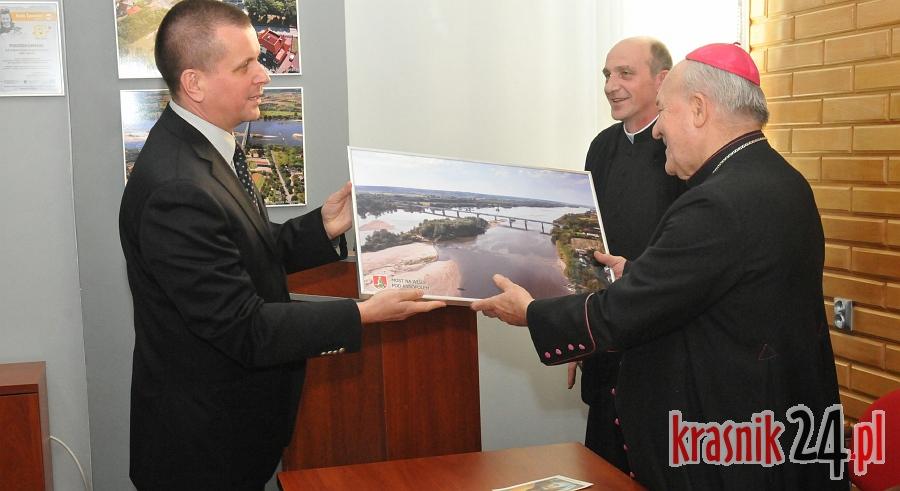 Ks. bp Edward Frankowski odwiedził Annopol. Spotkał się m.in. z samorządowcami