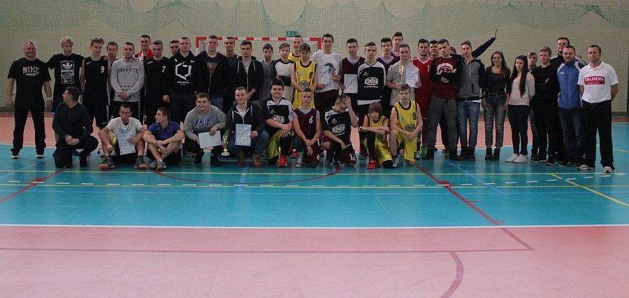 Drużyna z Zespołu Szkół nr 3 zwycięzcą X Powiatowego Turnieju Koszykówki Chłopców