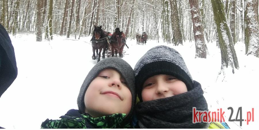 Trzecioklasiści z Dwójki ferie zaczęli od kuligu. Wideo