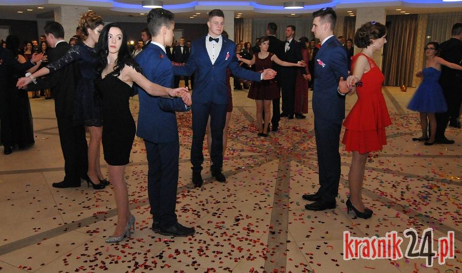 Balowali maturzyści z kraśnickiej Trójki. Foto, Wideo