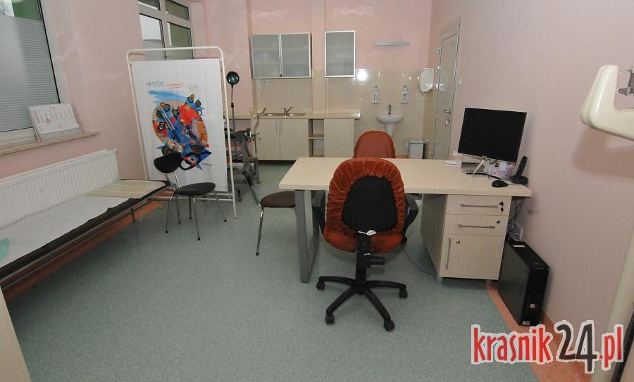 Od stycznia korzystają pacjenci, teraz przecięto wstęgę. Szpitalna przychodnia specjalistyczna oficjalnie otwarta