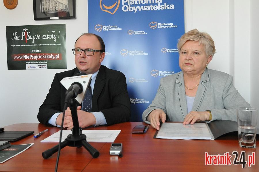 Są przeciw reformie oświaty. Chcą w tej sprawie referendum