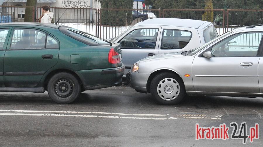 Kraśnik. Uwaga bardzo ślisko. Stłuczka na skrzyżowaniu Niepodległości i Grunwaldzkiej