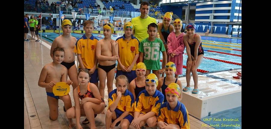 Pływanie. Medalowy początek 