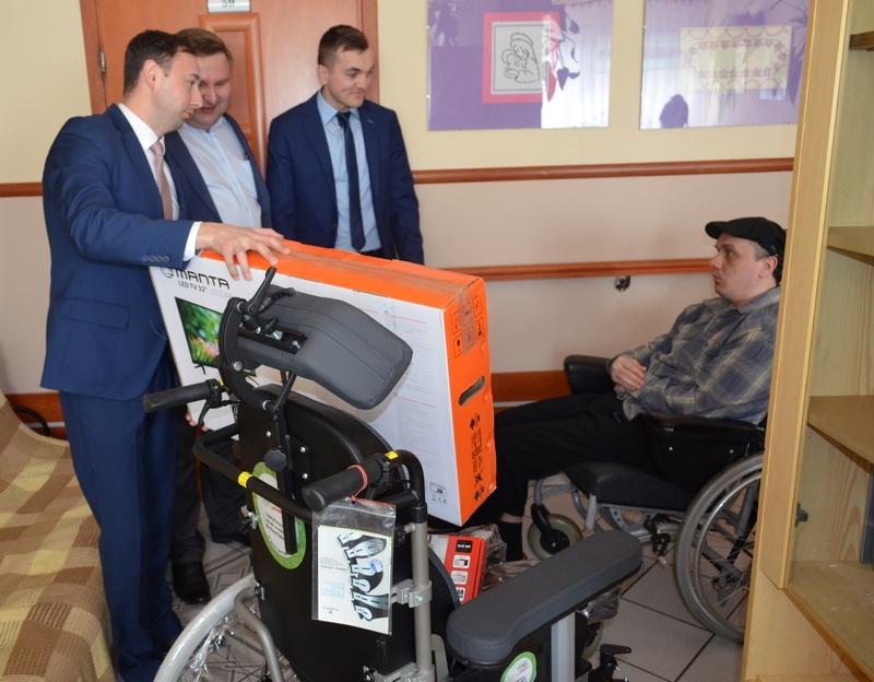Licytowali zbierając na wózek inwalidzki