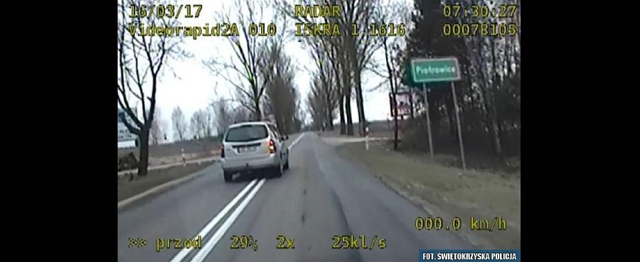 Wyprzedził radiowóz na skrzyżowaniu, a po zatrzymaniu chciał dać policjantom łapówkę. Wideo