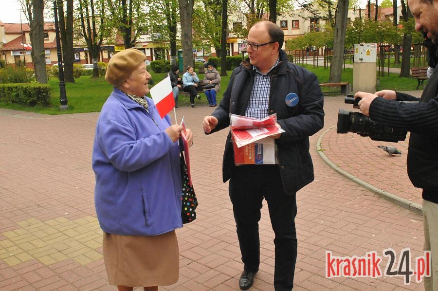 Biało-czerwone flagi dla kraśniczan na Dzień Flagi od Platformy Obywatelskiej