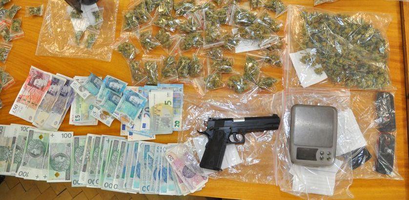 Zatrzymani za posiadanie i „dilerkę” narkotyków