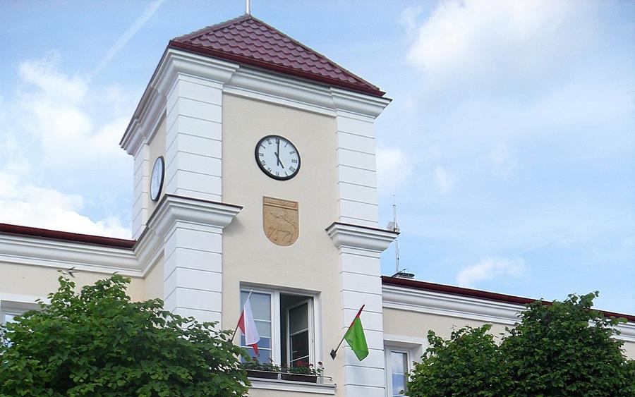 Urzędów ma wieżę ratuszową i nową siedzibę opieki społecznej