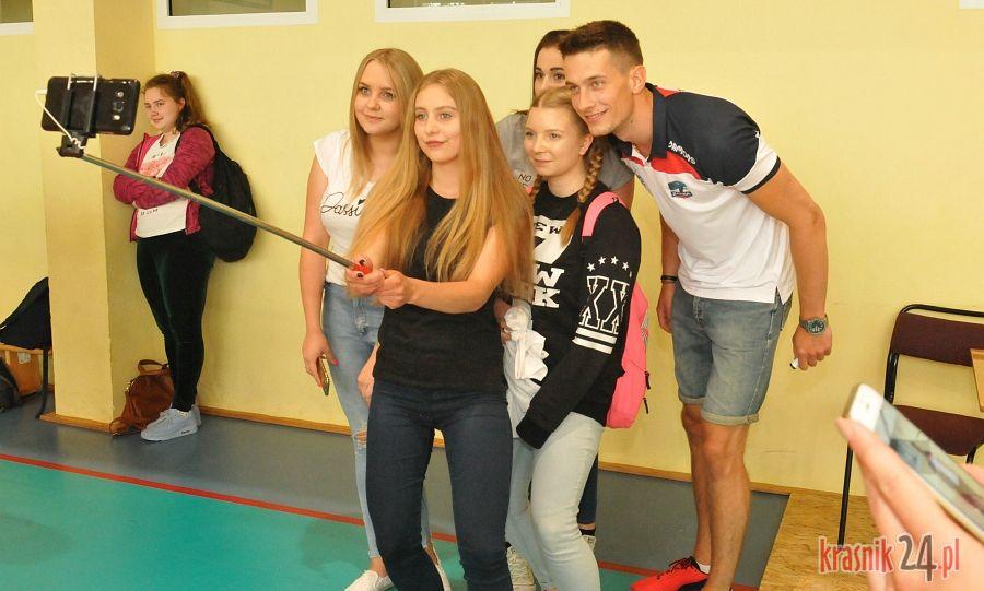 Była prezentacja, trening, zdjęcia i autografy. Aleksander Maziarz spotkał się z młodzieżą z 
