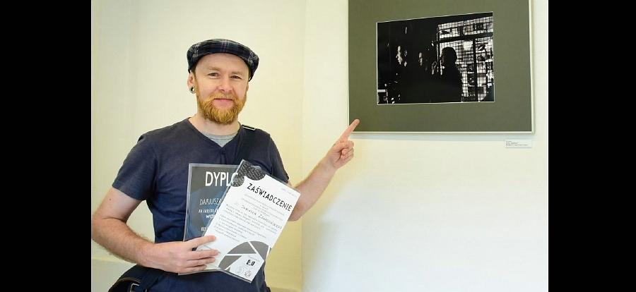 Annopolski fotograf wyróżniony za „Kontrabasistę”, nagrodzony za „Wpatrzonych”