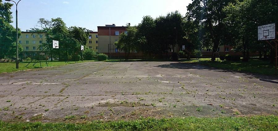 Ministerialne dotacje dla gminy Dzierzkowice, miasta Urzędów i Powiatu Kraśnickiego na przyszkolne obiekty sportowe