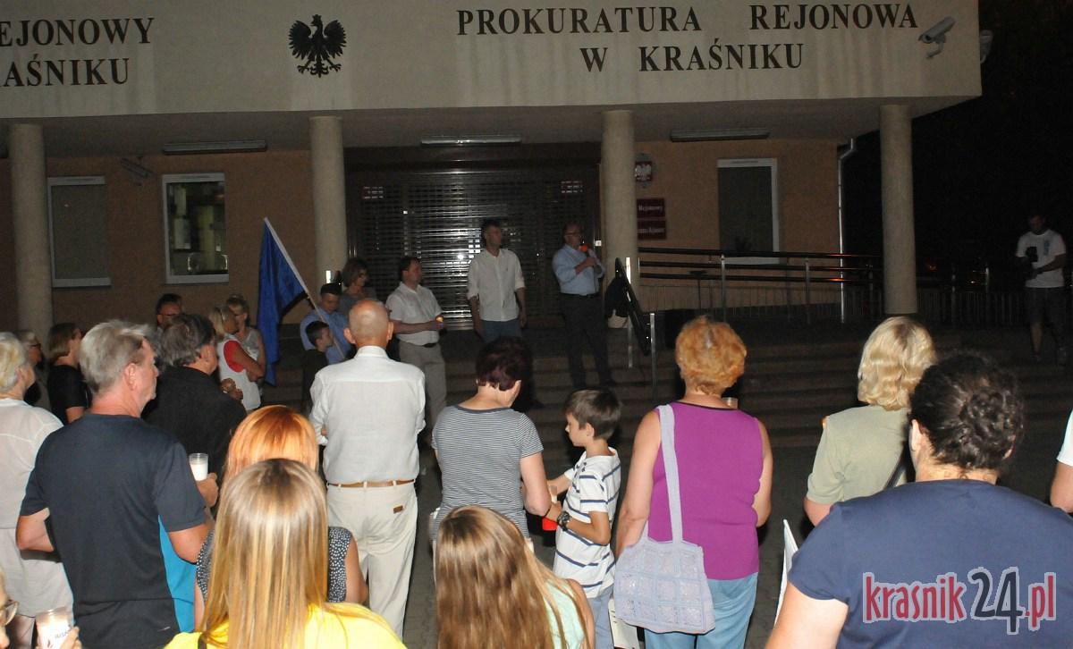 Protestowali pod Sądem Rejonowym w Kraśniku w obronie niezależności sądownictwa