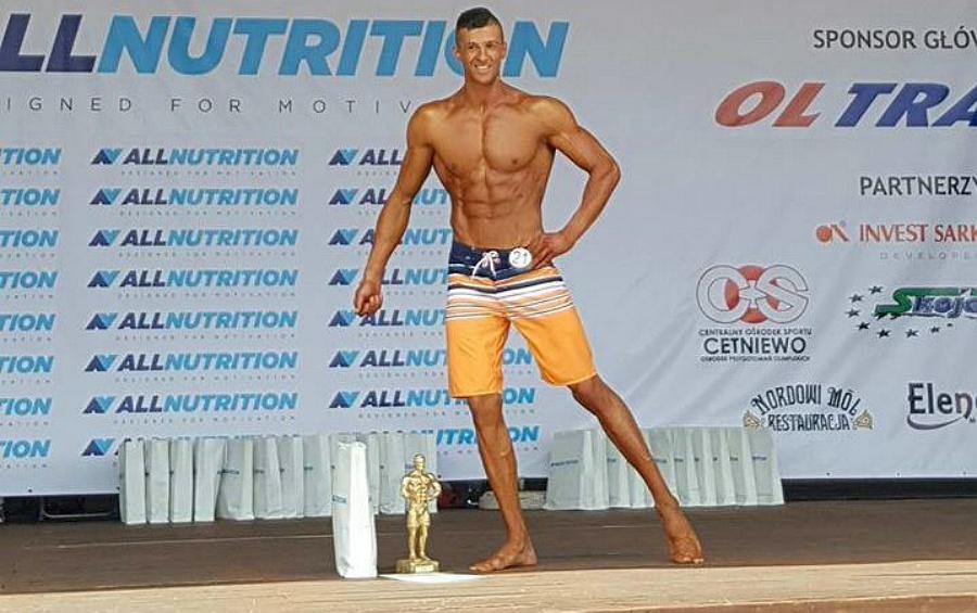 Mateusz Zacharski z Pucharem Bałtyku w kategorii fitness plażowe