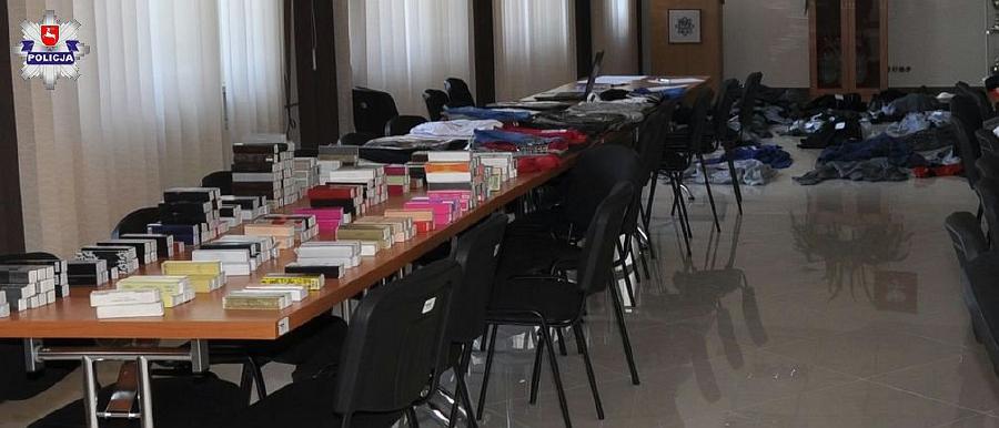 Podróbki na annopolskim bazarze. Sprzedawał je mężczyzna narodowości bułgarskiej.