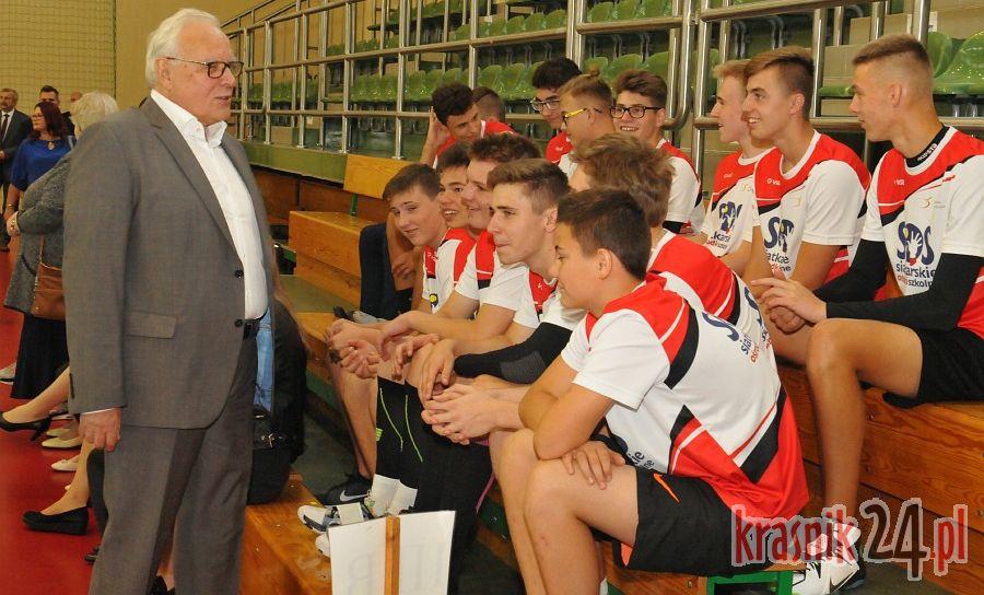 Rozpoczęcie roku szkolnego w kraśnickim PG1 z mocnymi siatkarskimi akcentami. Foto