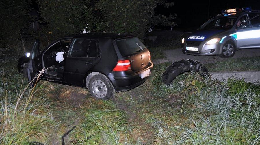 Chciała ominąć zwierzę, zjechała samochodem do rowu