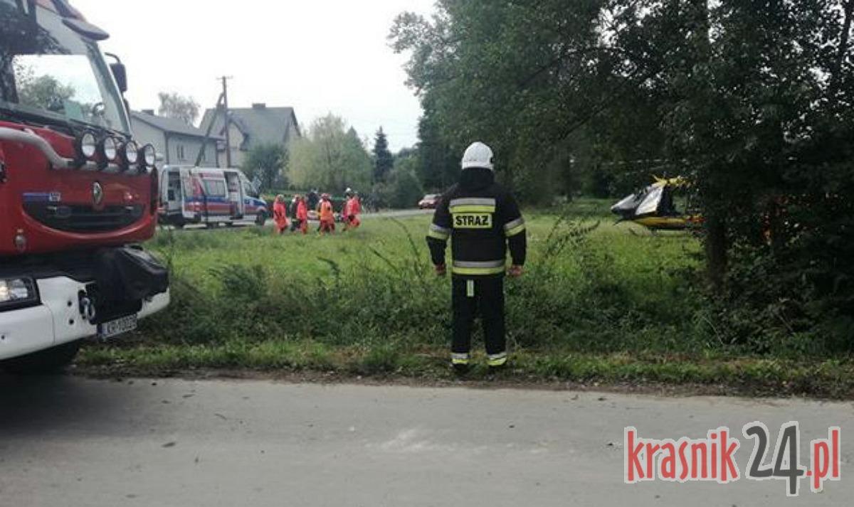 Wilkołaz Pierwszy. Wypadek podczas przejazdu rozrzutnikiem. Mężczyzna stracił nogę