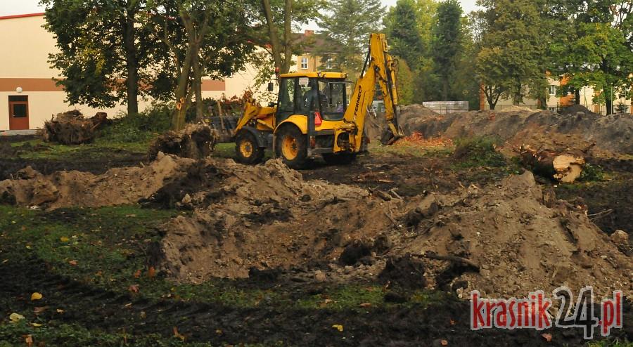 Bieżnia na „Górce”, boisko przy „Reju”. Powiat modernizuje szkolne obiekty sportowe