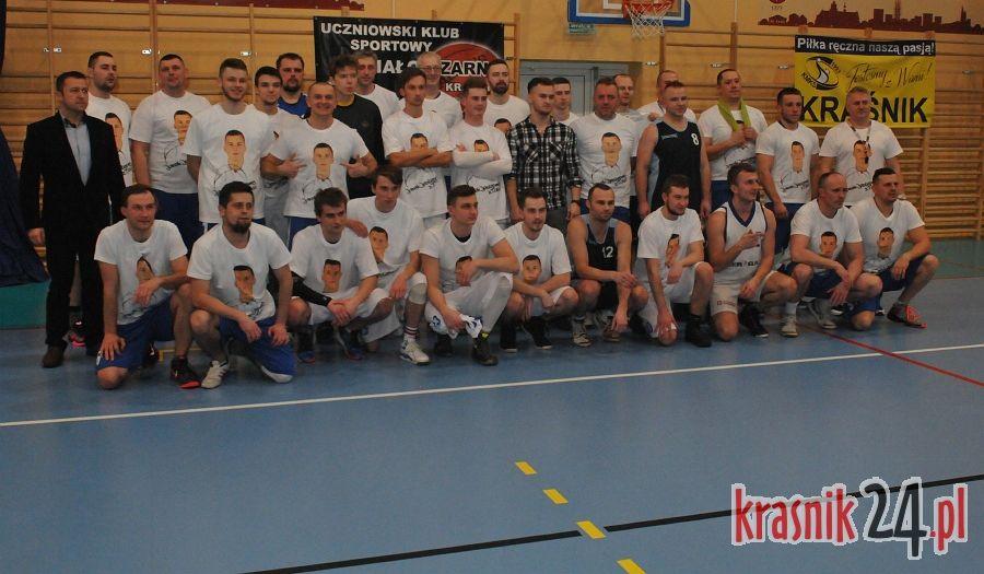Pomogli Jarkowi, Jarek w podziękowaniu organizuje dla nich mecz koszykówki