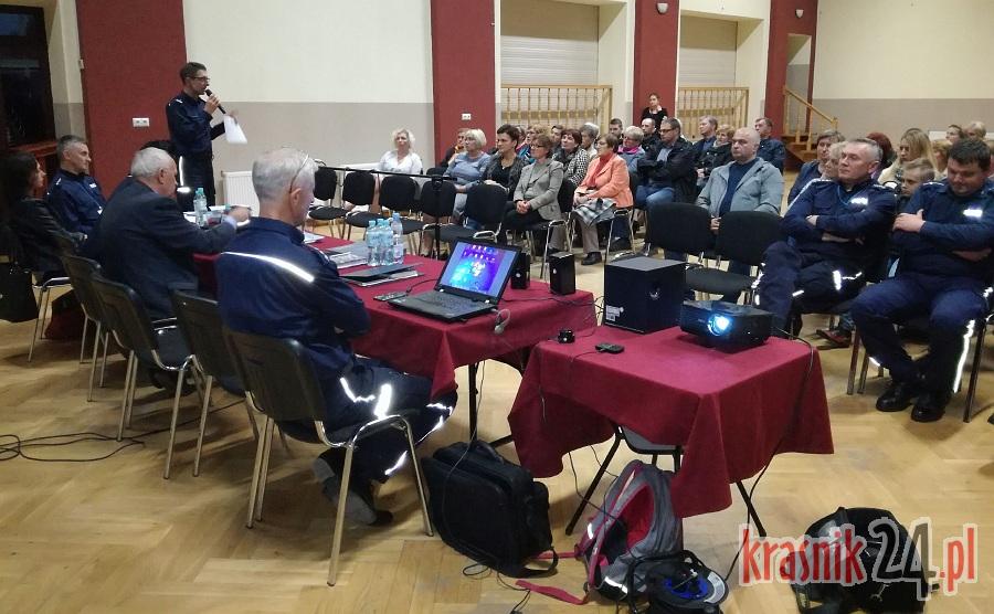Urzędów. Policja, samorządowcy oraz mieszkańcy debatowali o bezpieczeństwie