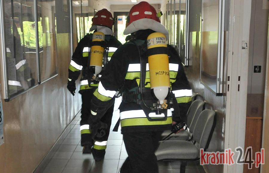 Strażacy interweniowali w Szkole Podstawowej nr 2 w Kraśniku. Było duże zadymienie