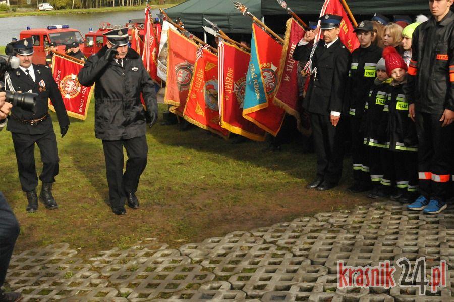 Strażacy z OSP Rzeczyca Księża świętowali 90 lat działalności i pozyskanie nowego wozu bojowego. Foto