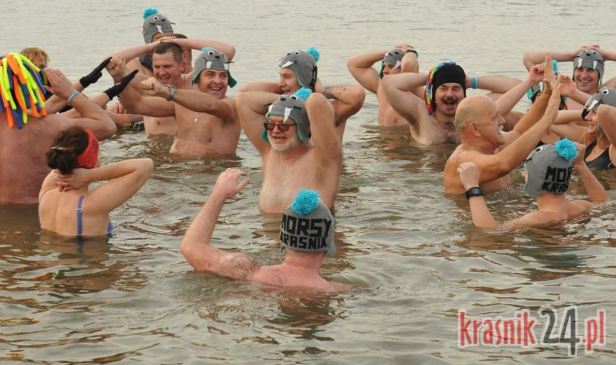 Kraśnickie morsy zainaugurowały 3. sezon kąpieli w Zalewie Kraśnickim. Foto